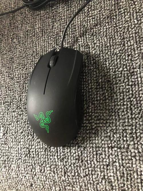 游戏玩家使用外设的场景