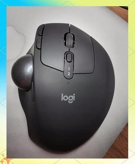 科技桌面环境中的输入设备