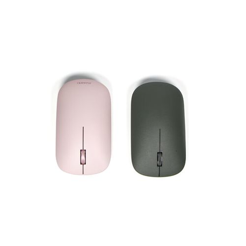 办公桌上的电子设备与电池概念