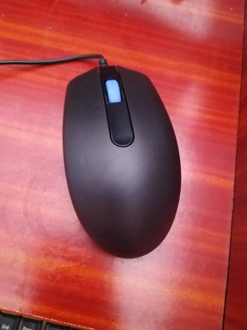 办公桌面上的电脑配件