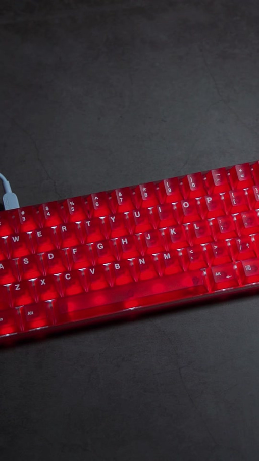 游戏玩家使用鼠标操作