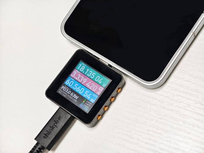 电脑外设与线缆连接