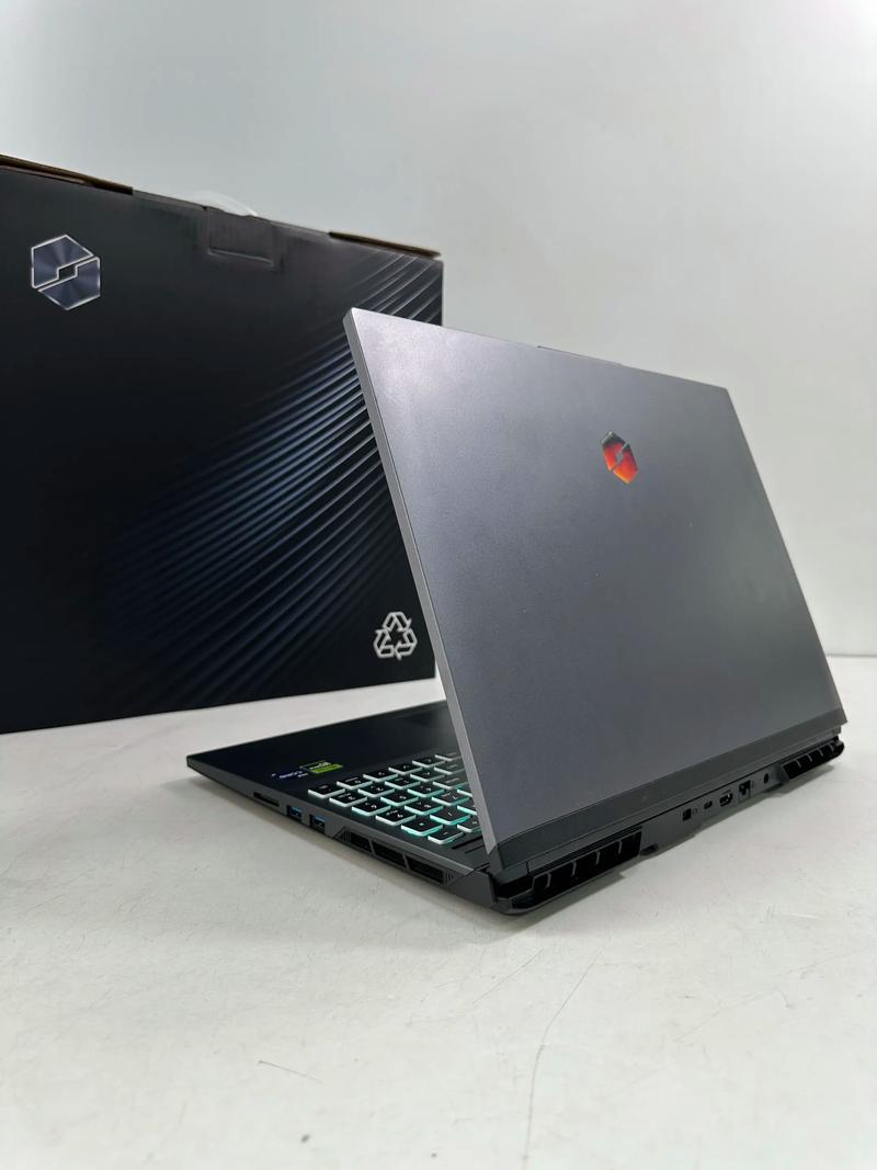 鼠标与办公桌搭配场景