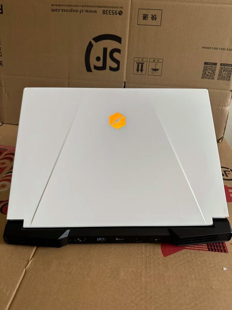 白色科技产品的外观展示