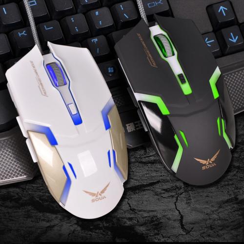 有线鼠标与电脑外设特写