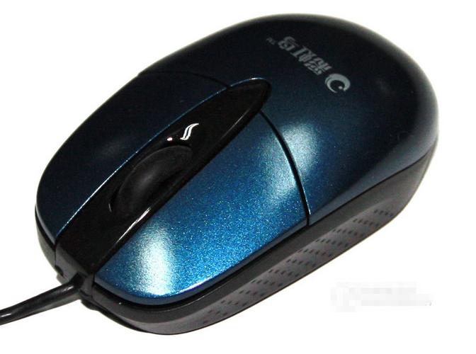 键盘鼠标与电脑办公场景