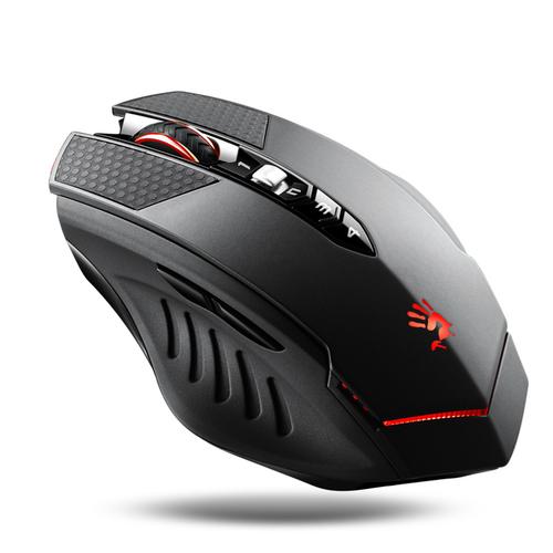 游戏操作与性能评测场景