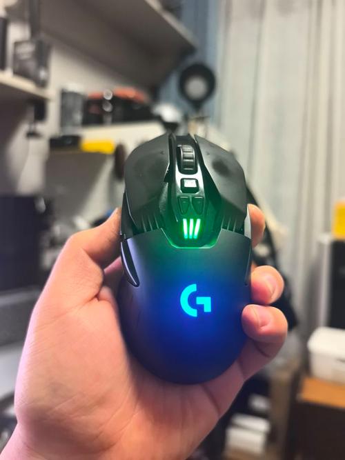 桌面电子设备与连接线