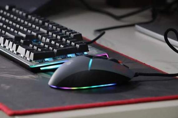 科技感电脑外设桌面