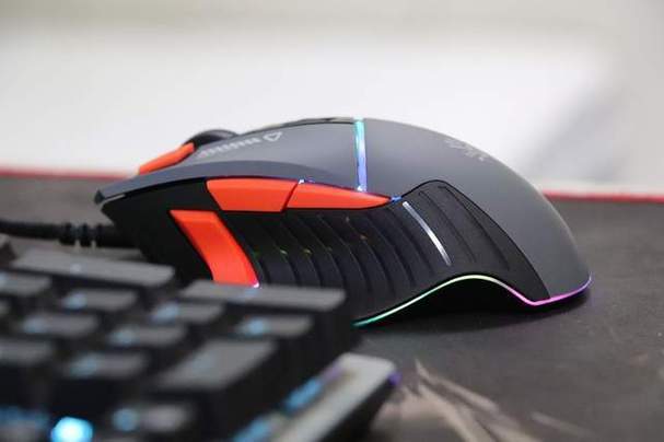 游戏外设与电脑设备