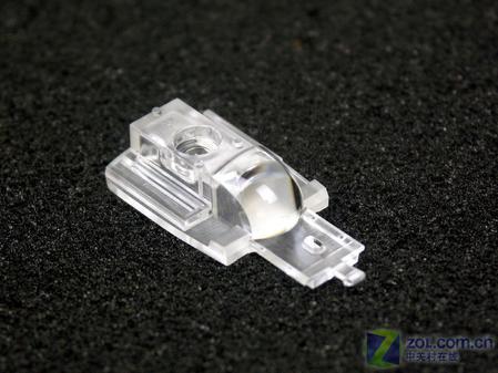 办公桌上的鼠标和键盘