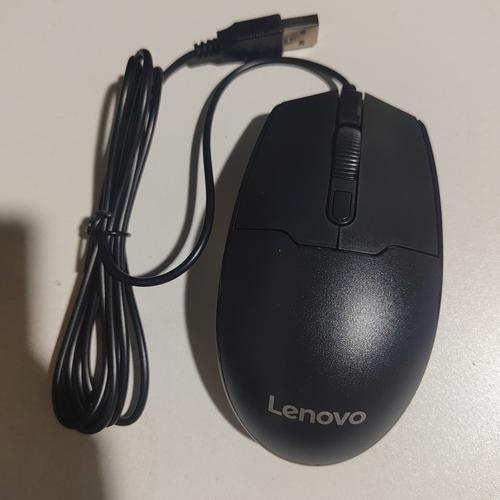 办公中的电脑操作场景