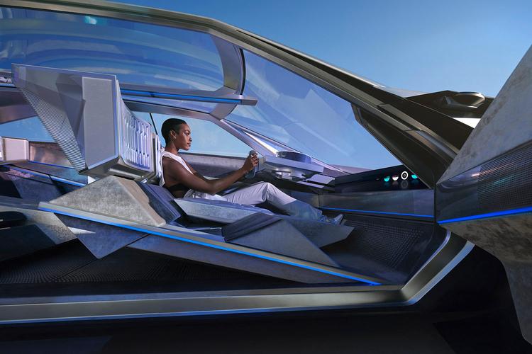 办公桌上的低功耗电子设备