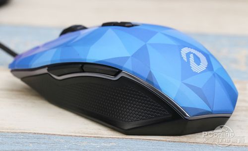 购买与选择游戏鼠标的场景