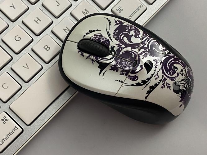 无线外设与电池供电概念图