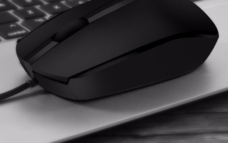 桌面设备与电缆连接场景