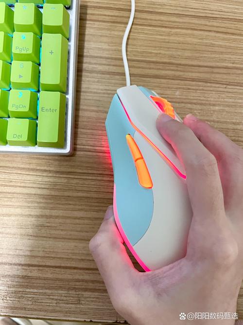 电脑桌面与外设组合