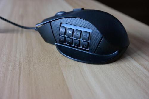 电竞鼠标购买与对比场景