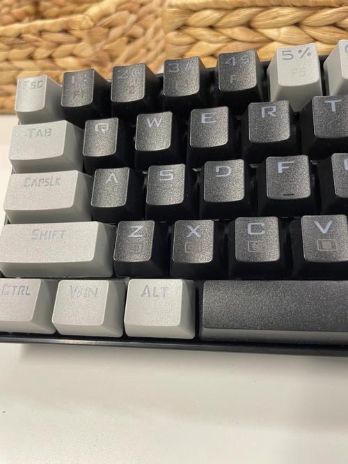 科技桌面环境中的鼠标设备