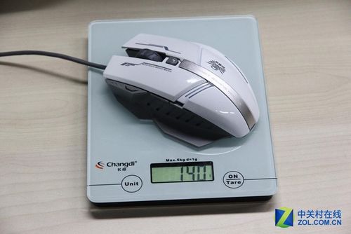 电脑桌面上的有线外设