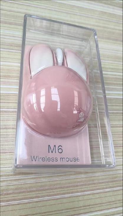 电脑外设与办公桌