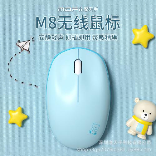 简洁桌面上的科技设备