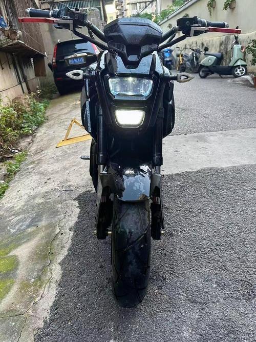 安静的办公环境中的电脑外设