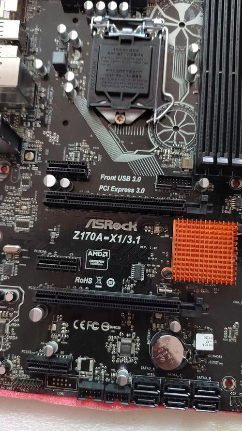 电脑主板芯片组与散热片