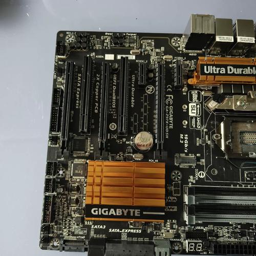 内存和主板插槽细节