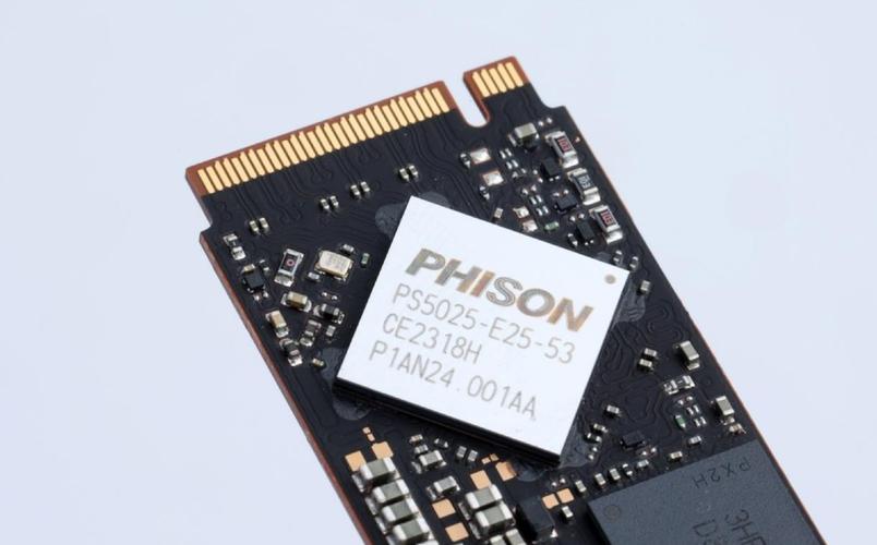 M.2 SSD 散热片安装场景