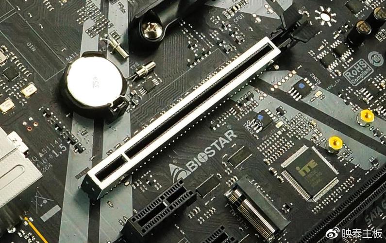 电脑散热风扇与机箱内部