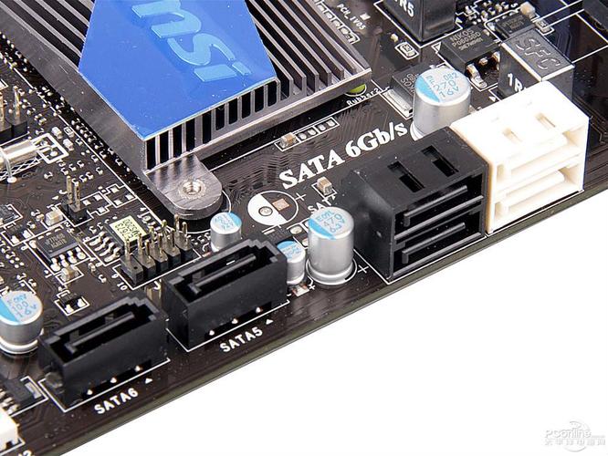 内存条与主板扩展插槽