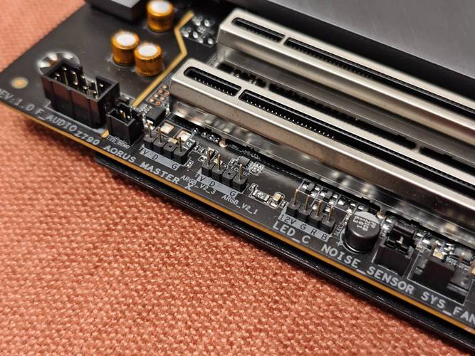 电脑主板与存储扩展