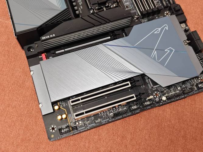 机箱内部散热与硬件布局