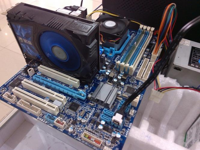 电脑硬件与主板安装环境