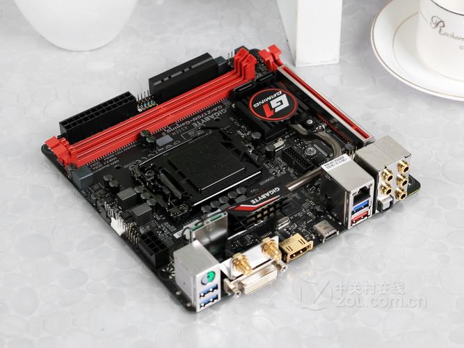 电脑主板接口与芯片组特写