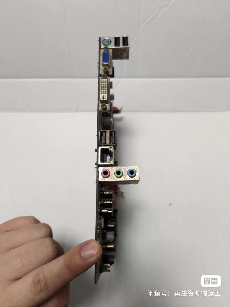 办公电脑与显示器