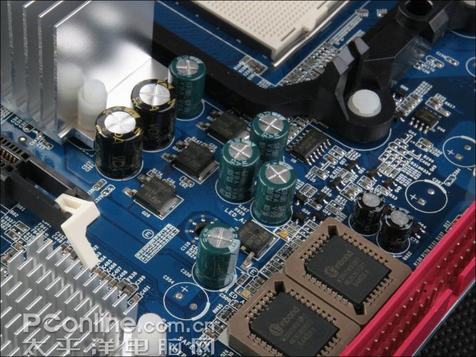 主板供电与散热区域