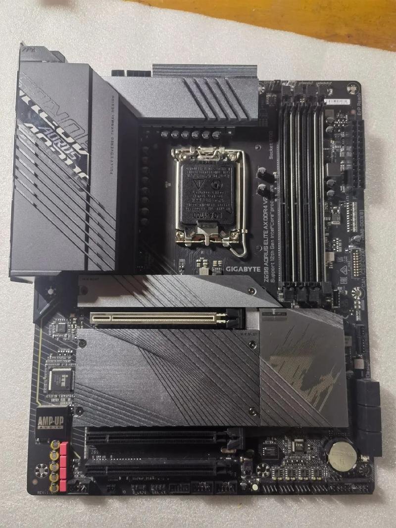 技嘉 Z690 AORUS ELITE AX 评测：Z690 DDR5 平台中的均衡扩展与稳定之选