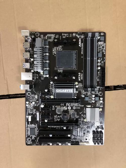 技嘉970A-DS3P深度评测：稳定性能与丰富接口的AM3+主板之选