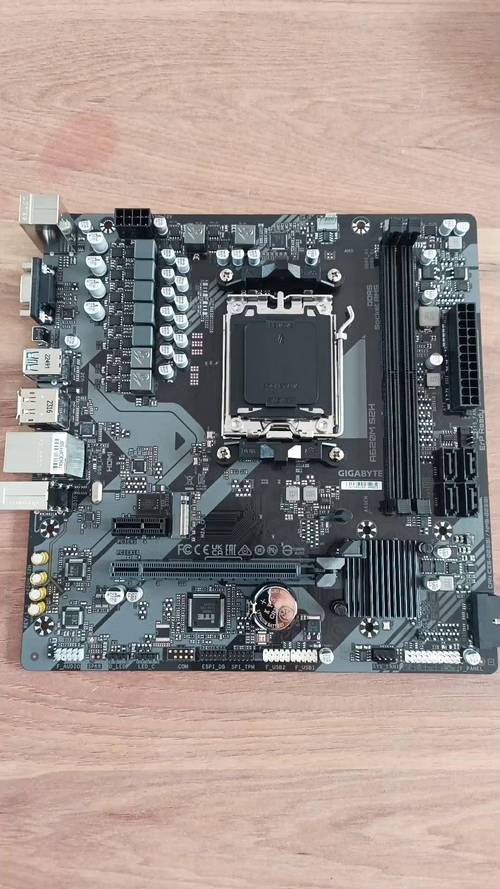 技嘉GK-K6800多功能游戏键盘深度评测：耐用与人体工学兼备