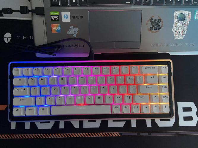 雷神KZ5068三模机械键盘深度评测:多模连接与佳达隆G黄Pro轴的完美结合