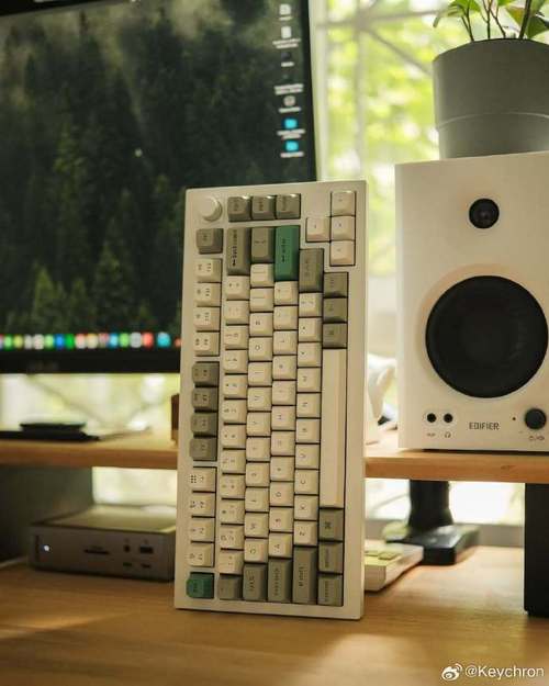 机械键盘连接接口特写