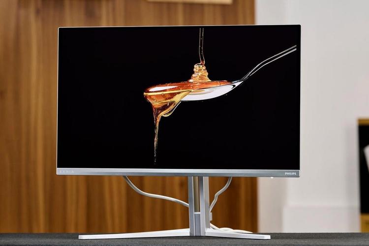 完整游戏显示器桌面配置