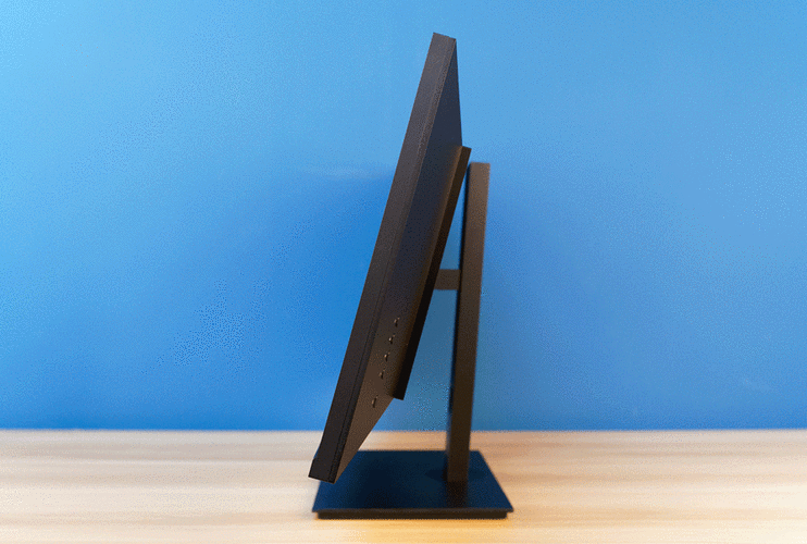 超宽屏办公多窗口显示