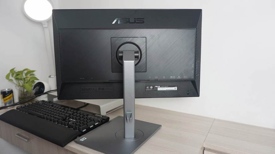 办公显示器长时间使用