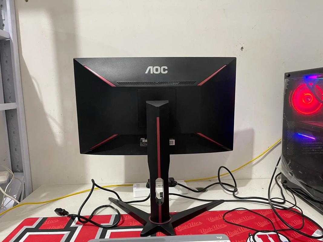 电脑显示器键盘近距离规格展示