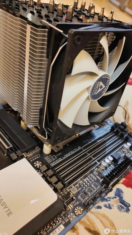 主板 VRM 散热器细节