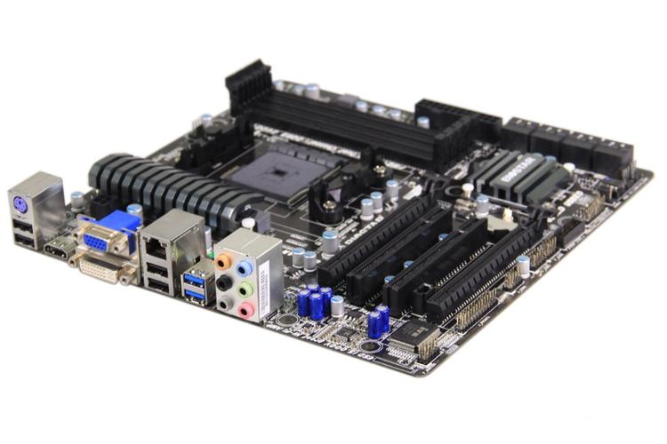 主板电路板细节与接口布局