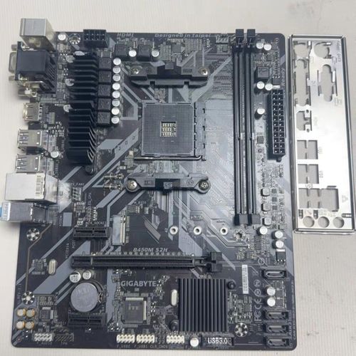 B650M 主板核心规格与插槽细节